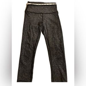 Size 4 Lulu cropped leggings